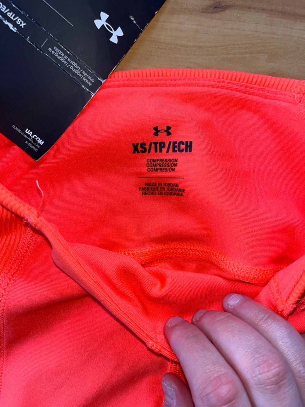 NWT Under Armour Coral Compression Ankle Crop Leggings - Picture 3 of 5